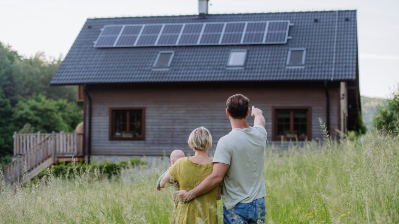 Instalación de placas solares en tejados inclinados